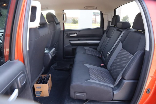 Toyota Tundra 4WD Vehicle Image 09