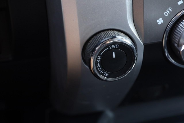 Toyota Tundra 4WD Vehicle Image 18