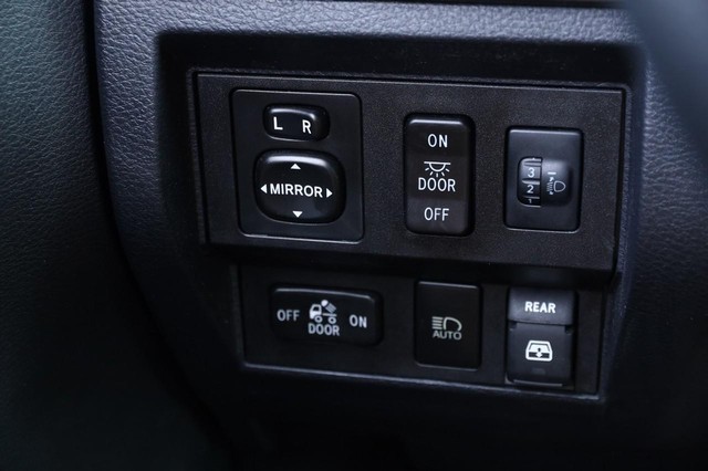 Toyota Tundra 4WD Vehicle Image 19
