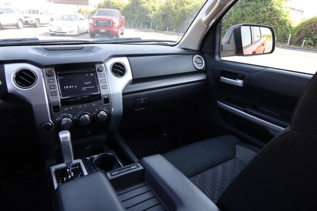 Toyota Tundra 4WD Vehicle Image 25