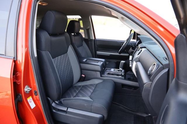 Toyota Tundra 4WD Vehicle Image 26
