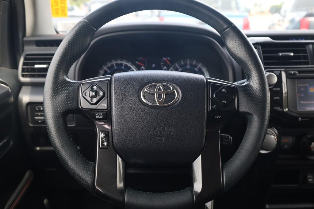 Toyota 4Runner Vehicle Full-screen Gallery Image 7