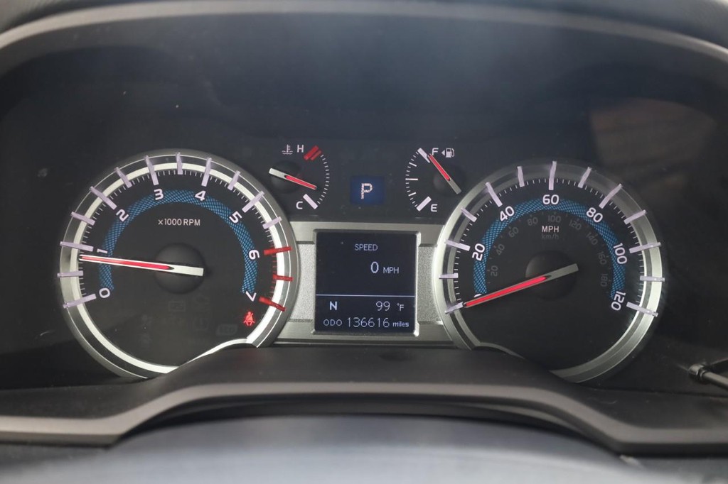 Toyota 4Runner Vehicle Full-screen Gallery Image 12