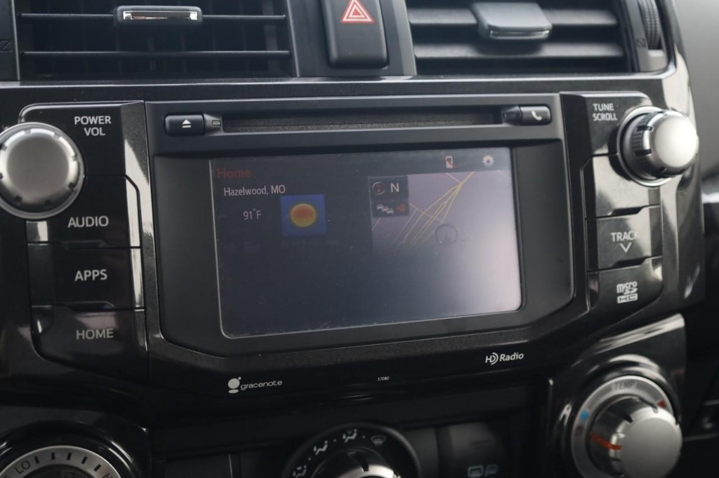Toyota 4Runner Vehicle Full-screen Gallery Image 14