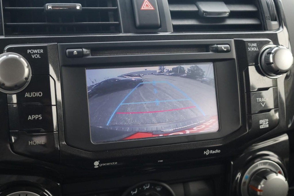 Toyota 4Runner Vehicle Full-screen Gallery Image 15