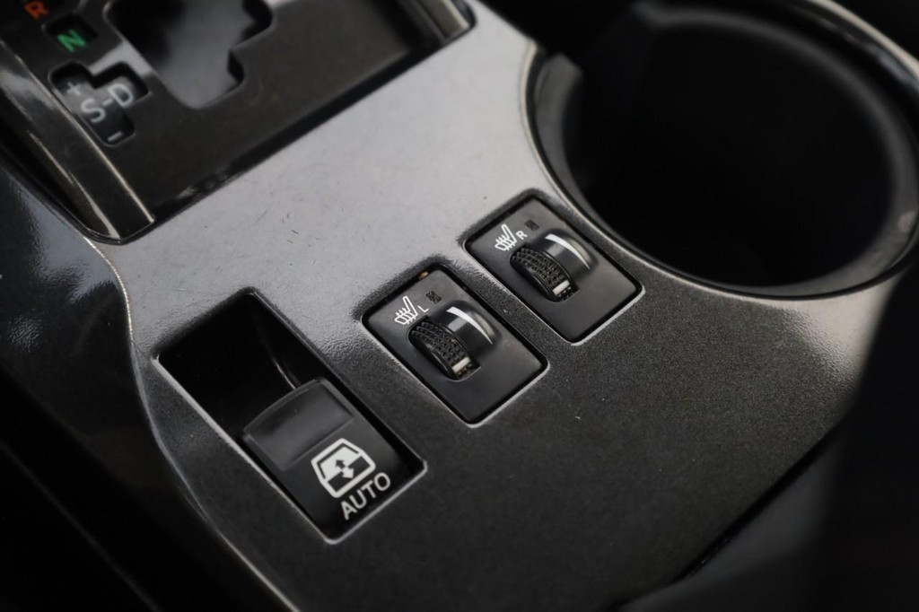 Toyota 4Runner Vehicle Full-screen Gallery Image 18