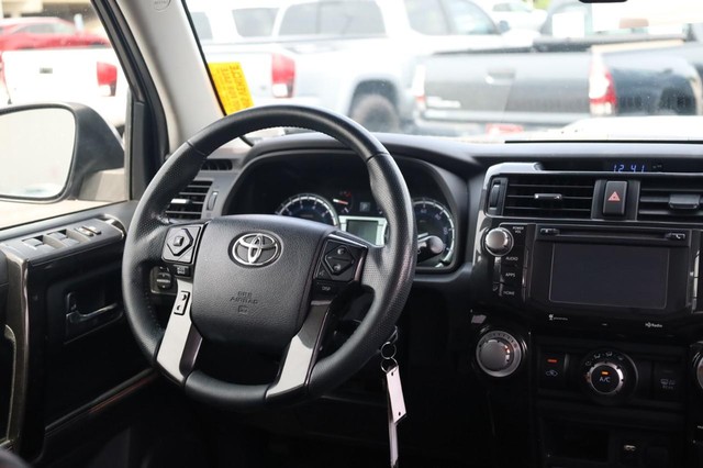 Toyota 4Runner Vehicle Image 24
