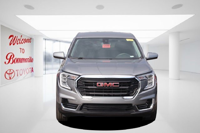 GMC Terrain Vehicle Full-screen Gallery Image 4