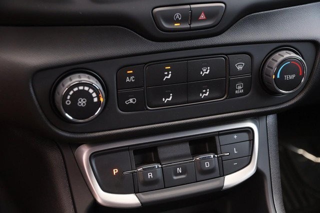 GMC Terrain Vehicle Full-screen Gallery Image 18