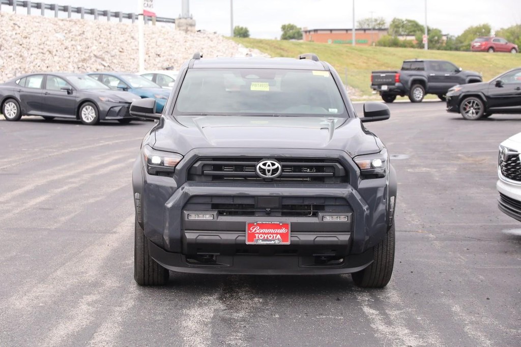 Toyota 4Runner Vehicle Full-screen Gallery Image 4