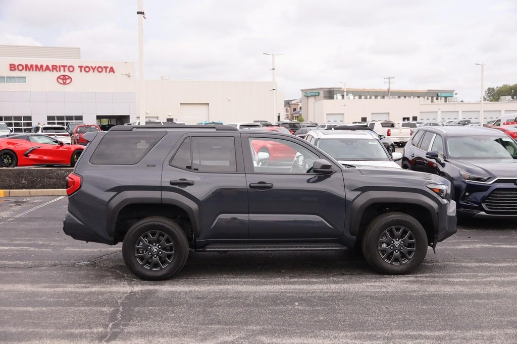 Toyota 4Runner Vehicle Full-screen Gallery Image 5