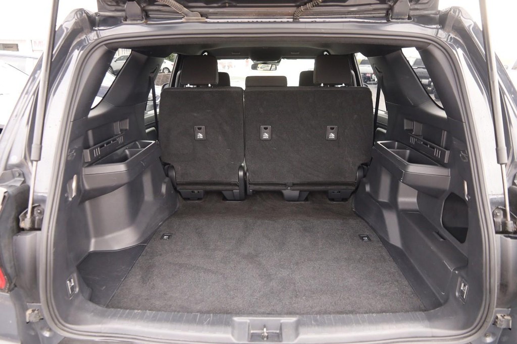 Toyota 4Runner Vehicle Full-screen Gallery Image 7