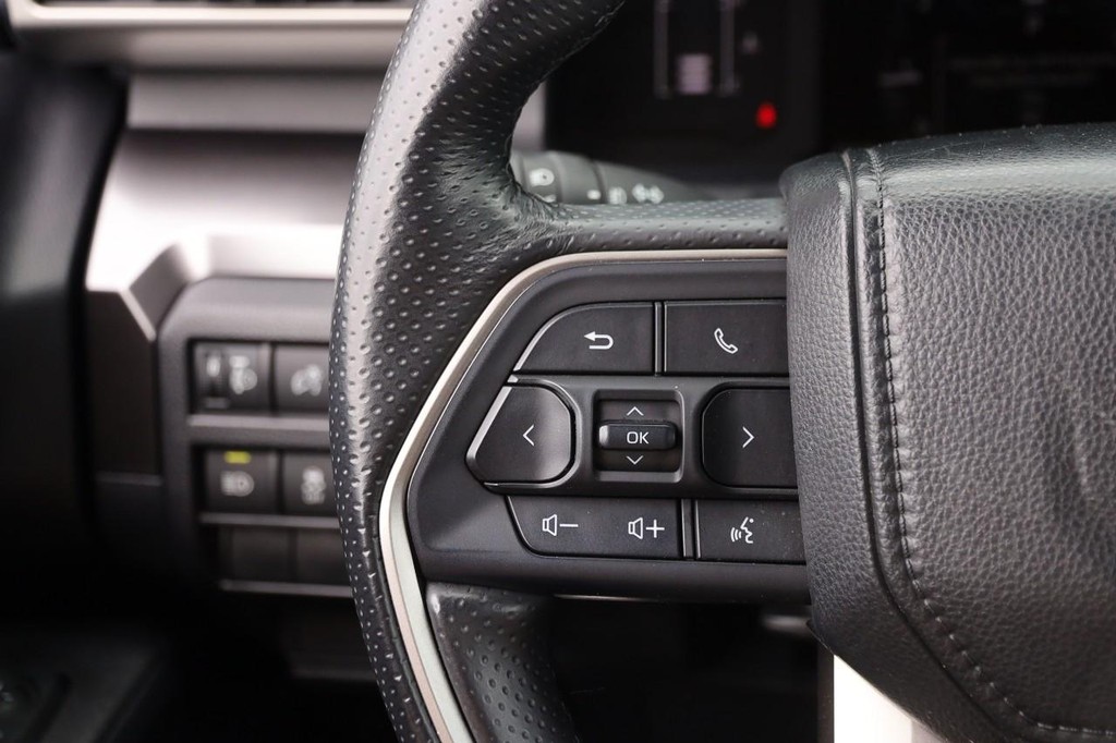 Toyota 4Runner Vehicle Full-screen Gallery Image 11