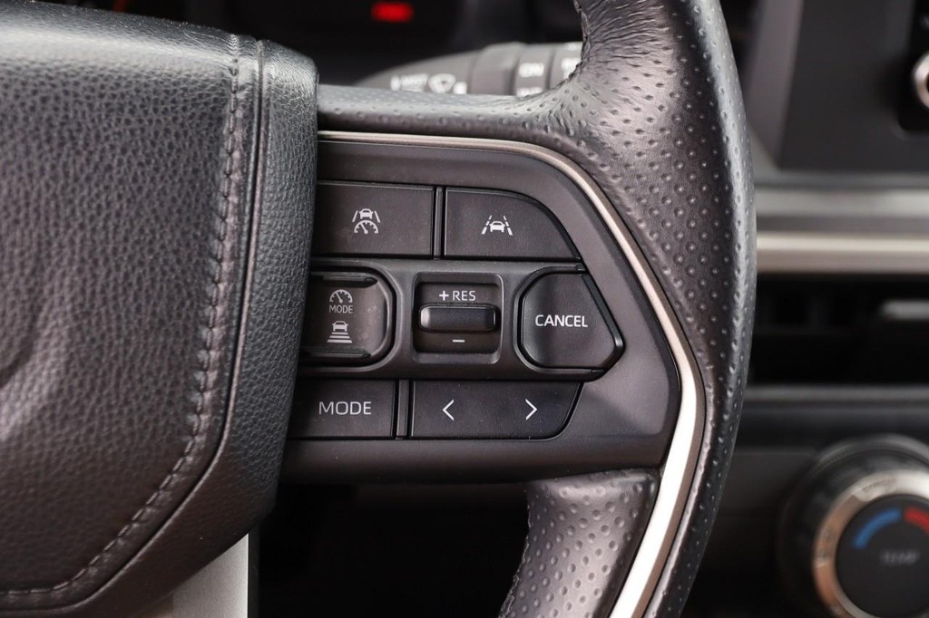 Toyota 4Runner Vehicle Full-screen Gallery Image 12