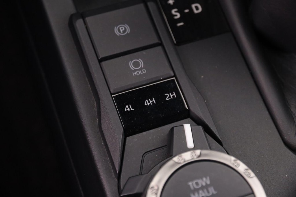Toyota 4Runner Vehicle Full-screen Gallery Image 20