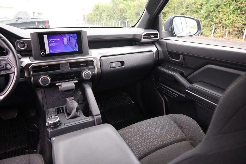 Toyota 4Runner Vehicle Full-screen Gallery Image 26