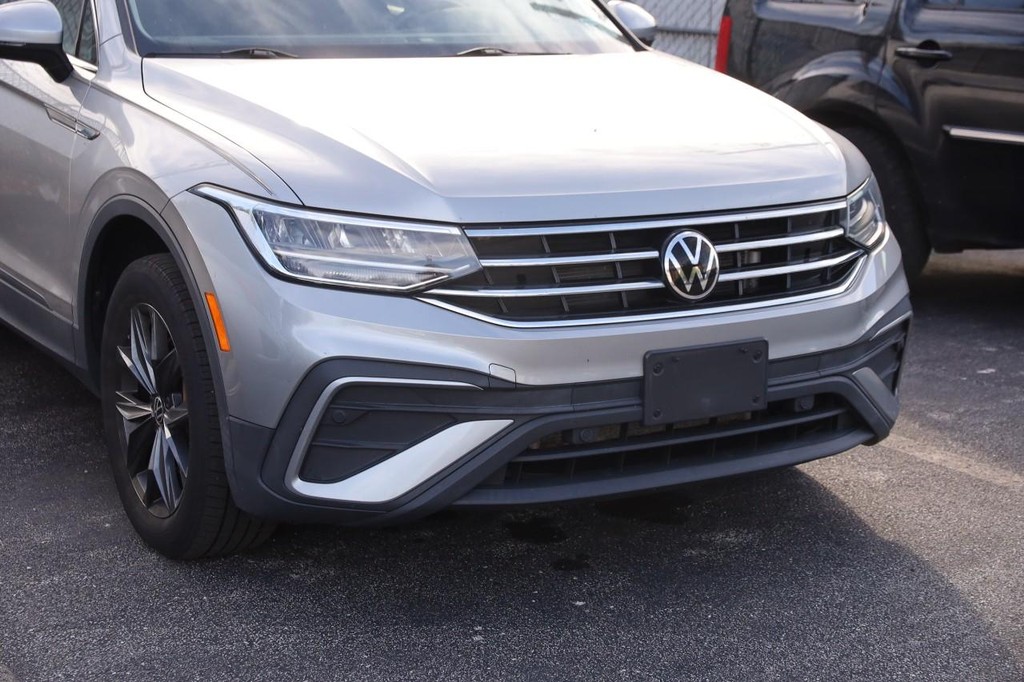Volkswagen Tiguan Vehicle Full-screen Gallery Image 2