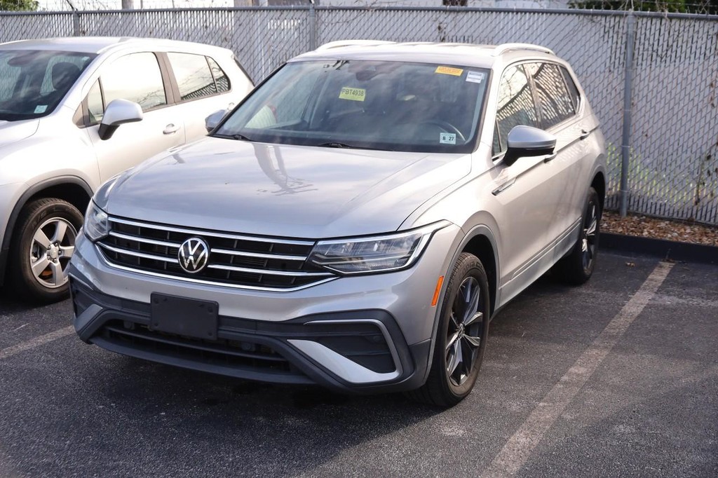 Volkswagen Tiguan Vehicle Full-screen Gallery Image 4