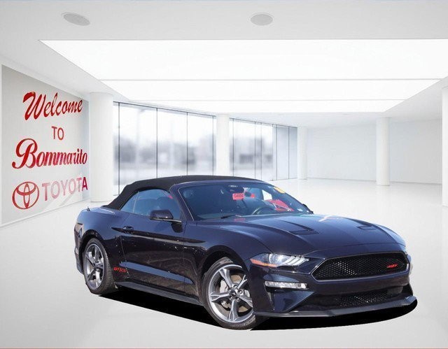 Ford Mustang Vehicle Full-screen Gallery Image 2