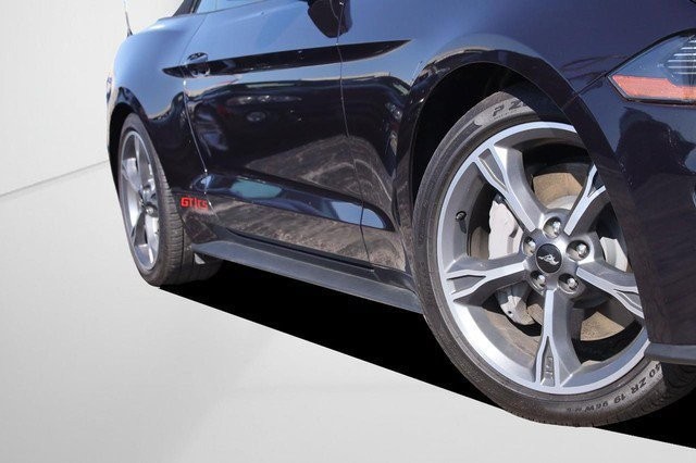 Ford Mustang Vehicle Full-screen Gallery Image 3