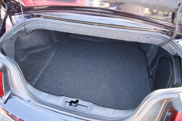 Ford Mustang Vehicle Full-screen Gallery Image 7