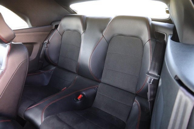 Ford Mustang Vehicle Full-screen Gallery Image 9