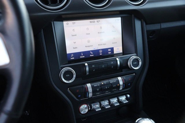Ford Mustang Vehicle Full-screen Gallery Image 15