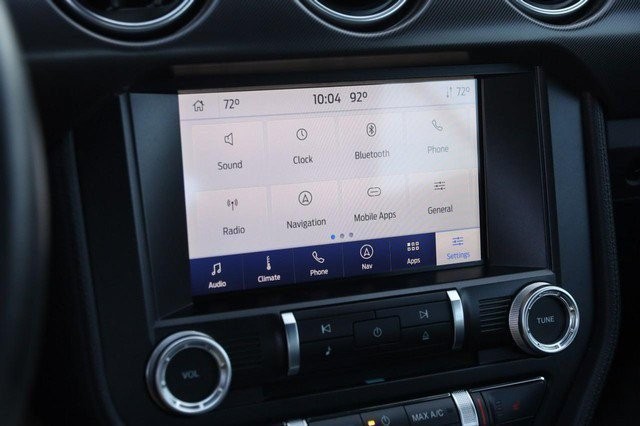 Ford Mustang Vehicle Full-screen Gallery Image 16