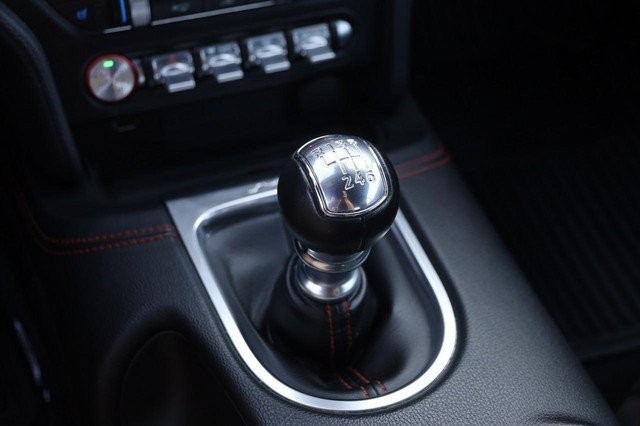 Ford Mustang Vehicle Full-screen Gallery Image 18