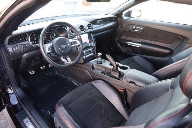 Ford Mustang Vehicle Full-screen Gallery Image 20