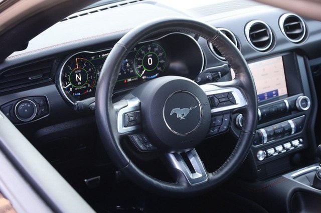 Ford Mustang Vehicle Full-screen Gallery Image 21