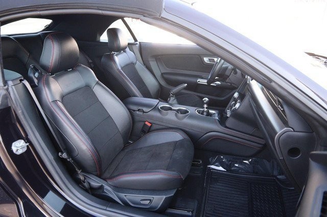 Ford Mustang Vehicle Full-screen Gallery Image 22