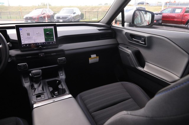 Toyota RAV4 Plug-In Hybrid Vehicle Full-screen Gallery Image 28