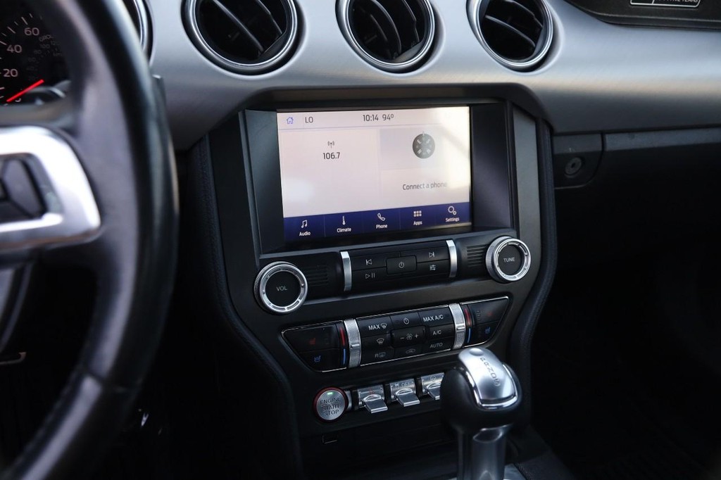 Ford Mustang Vehicle Full-screen Gallery Image 15