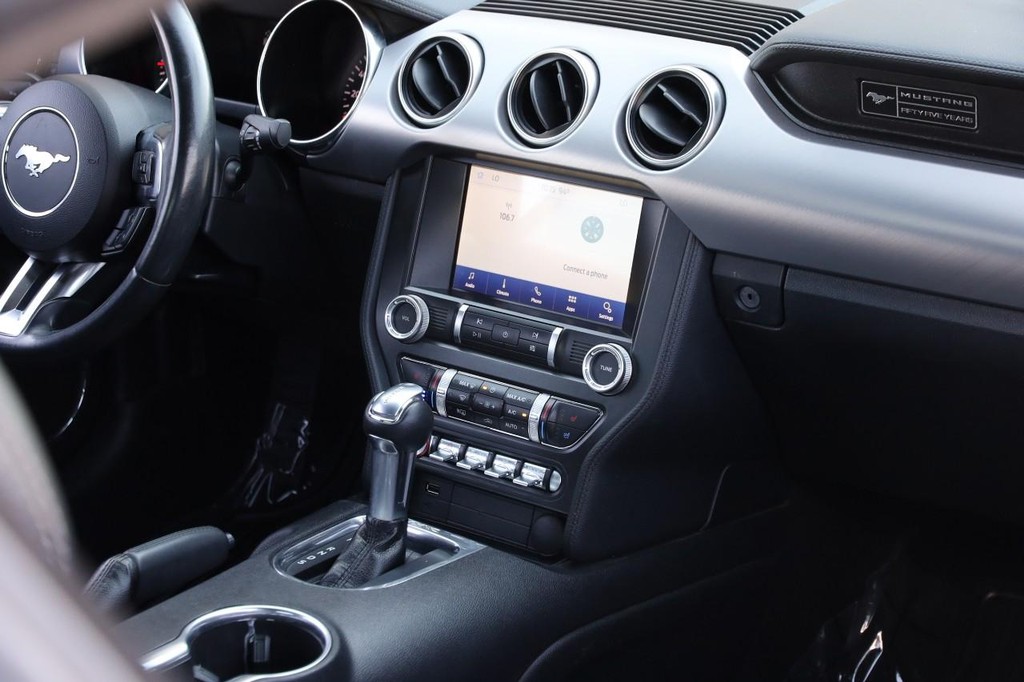 Ford Mustang Vehicle Full-screen Gallery Image 27