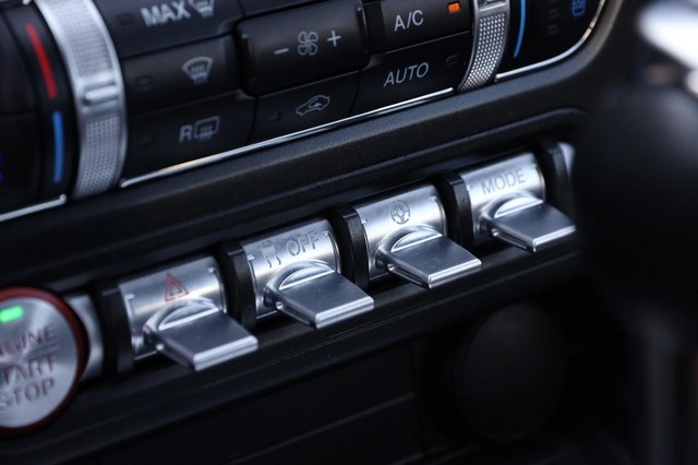 Ford Mustang Vehicle Image 18