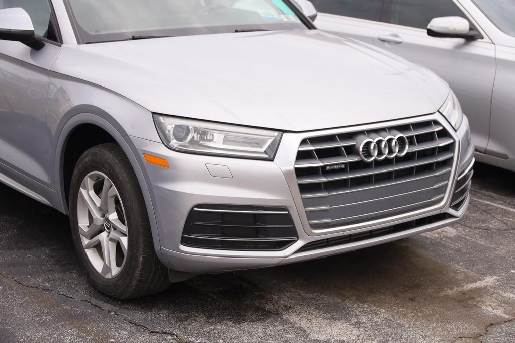 Audi Q5 Vehicle Full-screen Gallery Image 02