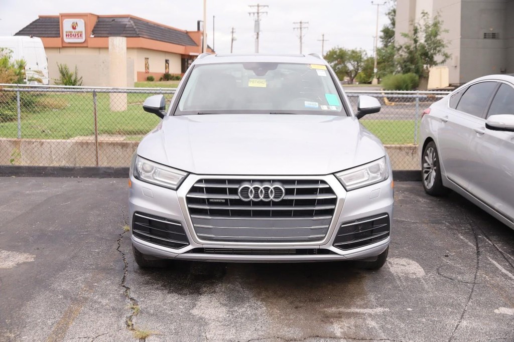 Audi Q5 Vehicle Full-screen Gallery Image 03