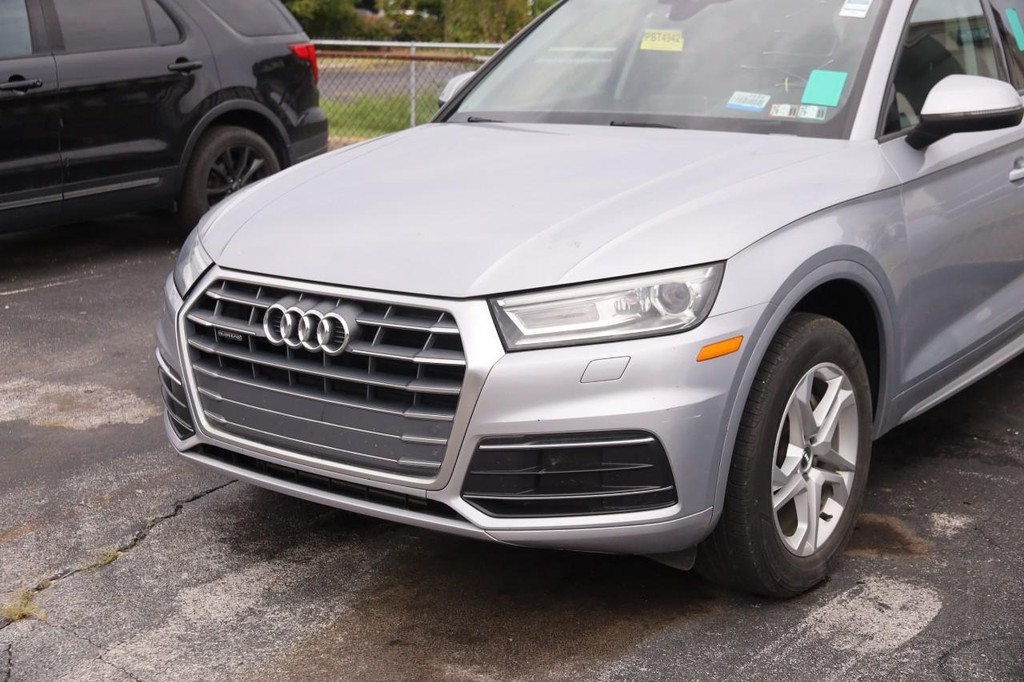 Audi Q5 Vehicle Full-screen Gallery Image 05