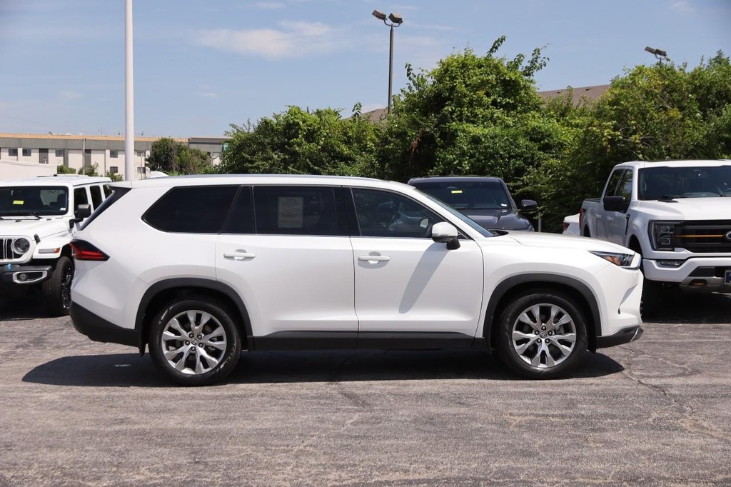 Toyota Grand Highlander Vehicle Full-screen Gallery Image 5