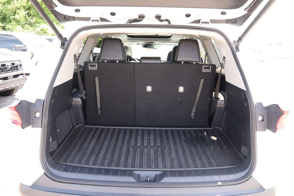 Toyota Grand Highlander Vehicle Full-screen Gallery Image 7