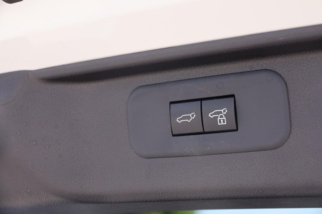 Toyota Grand Highlander Vehicle Full-screen Gallery Image 8