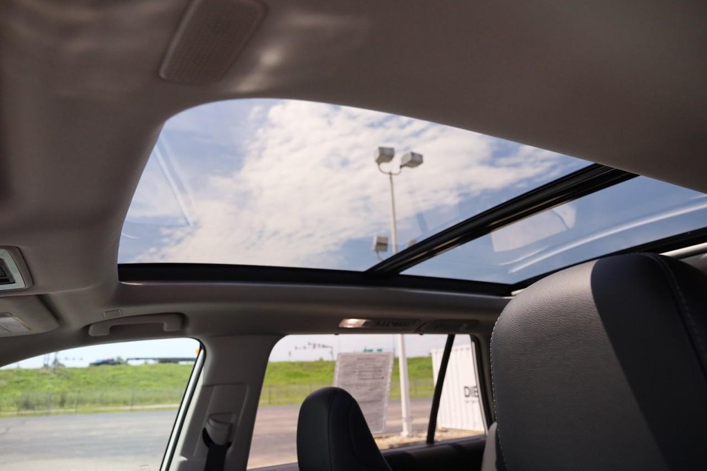 Toyota Grand Highlander Vehicle Full-screen Gallery Image 9