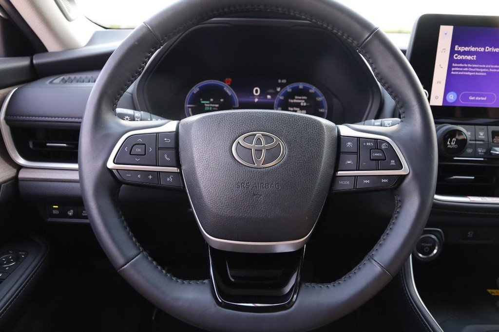 Toyota Grand Highlander Vehicle Full-screen Gallery Image 13