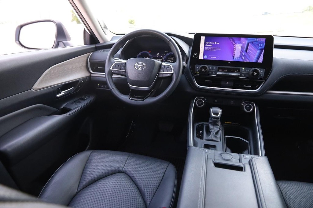 Toyota Grand Highlander Vehicle Full-screen Gallery Image 25