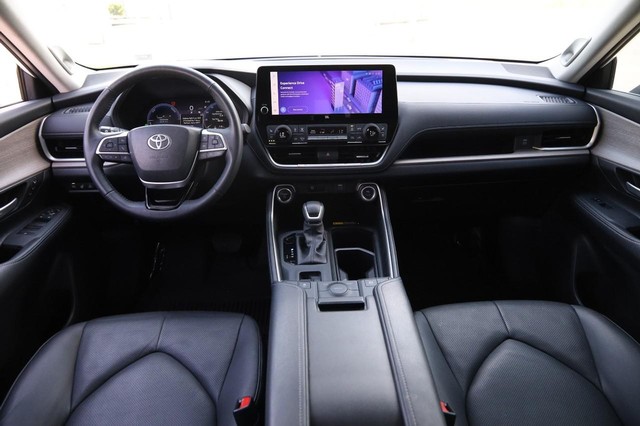 Toyota Grand Highlander Vehicle Image 24