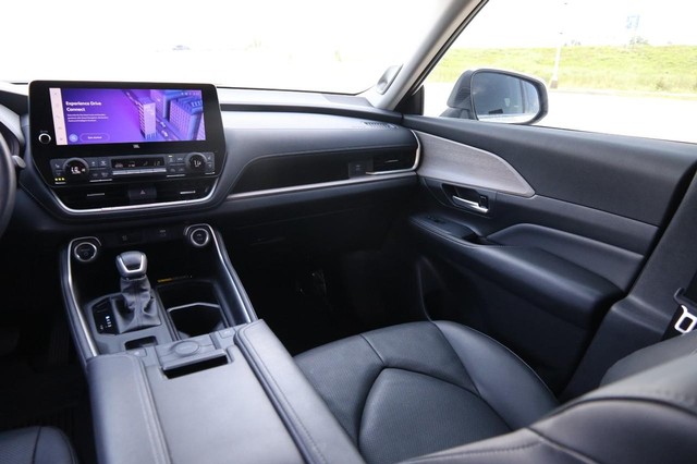 Toyota Grand Highlander Vehicle Image 28