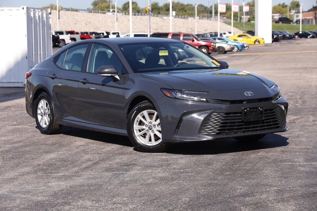 Toyota Camry Vehicle Full-screen Gallery Image 2