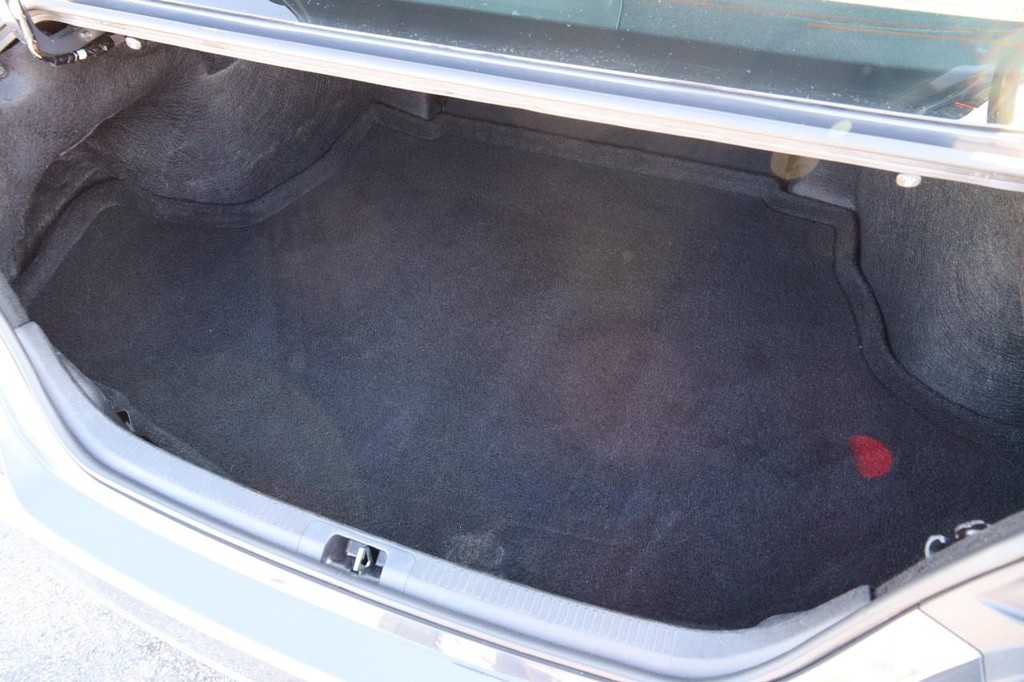 Toyota Camry Vehicle Full-screen Gallery Image 7