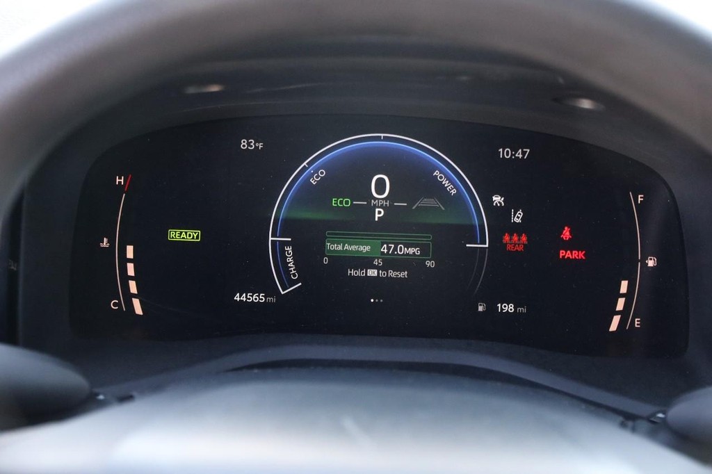 Toyota Camry Vehicle Full-screen Gallery Image 13